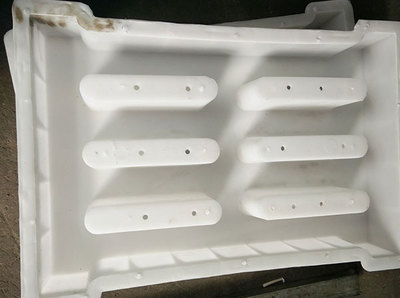 鐵路蓋板模具需要增大溝蓋板模具大顯身手